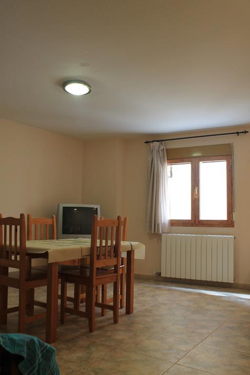 Apartamentos Turisticos Rosario Camarena de la Sierra Ruang foto