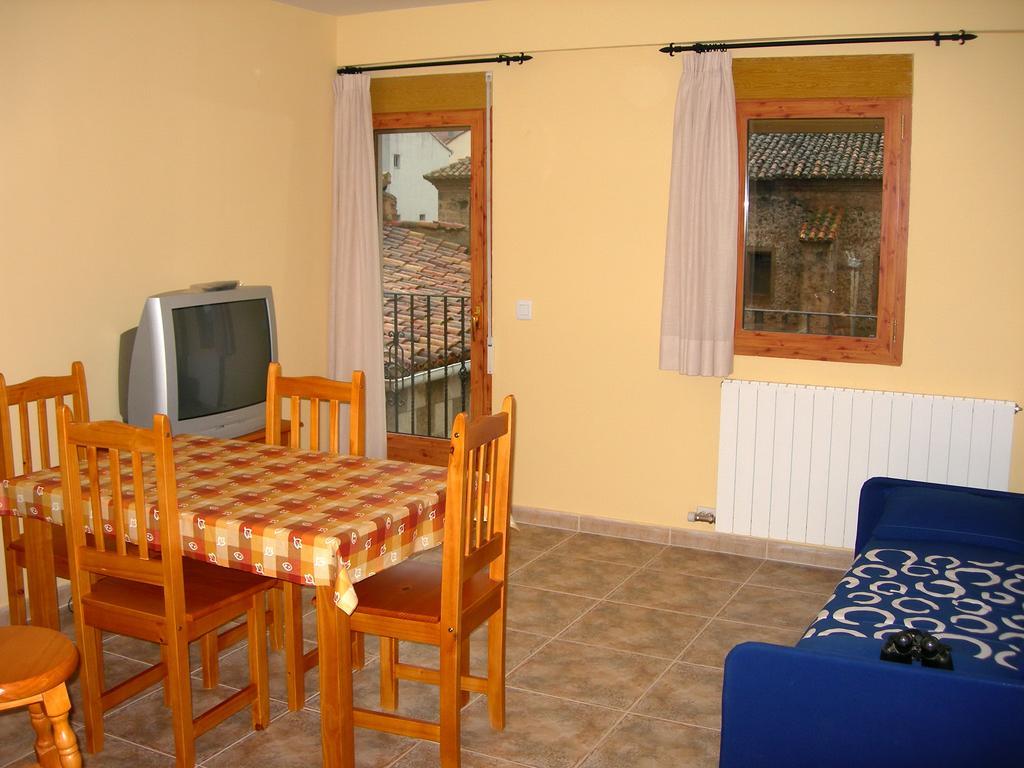 Apartamentos Turisticos Rosario Camarena de la Sierra Bagian luar foto