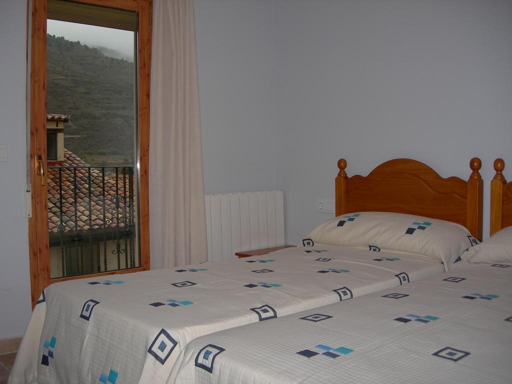Apartamentos Turisticos Rosario Camarena de la Sierra Bagian luar foto