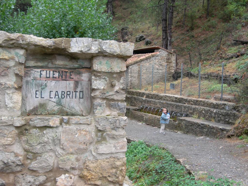 Apartamentos Turisticos Rosario Camarena de la Sierra Bagian luar foto