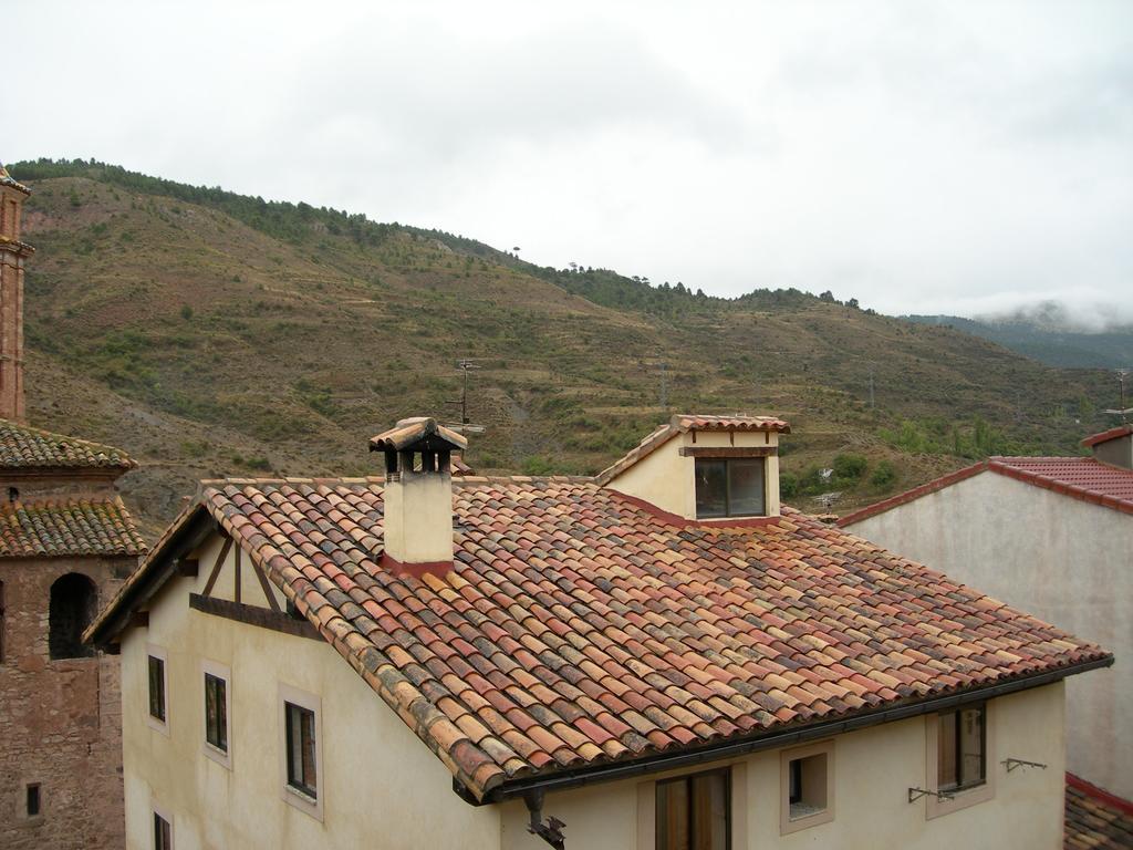 Apartamentos Turisticos Rosario Camarena de la Sierra Bagian luar foto