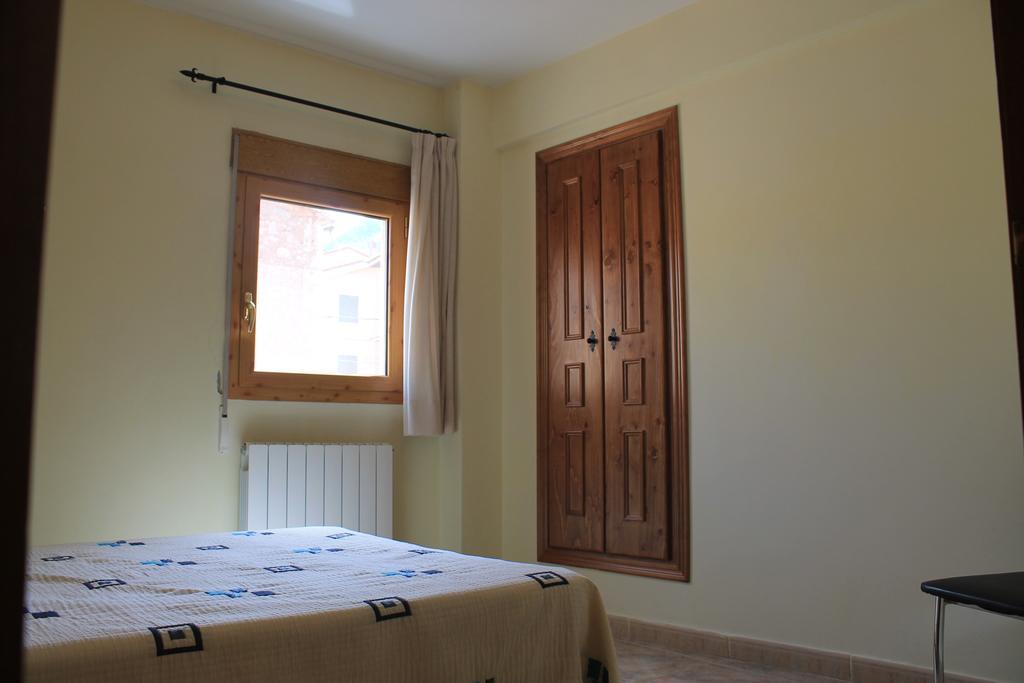 Apartamentos Turisticos Rosario Camarena de la Sierra Ruang foto