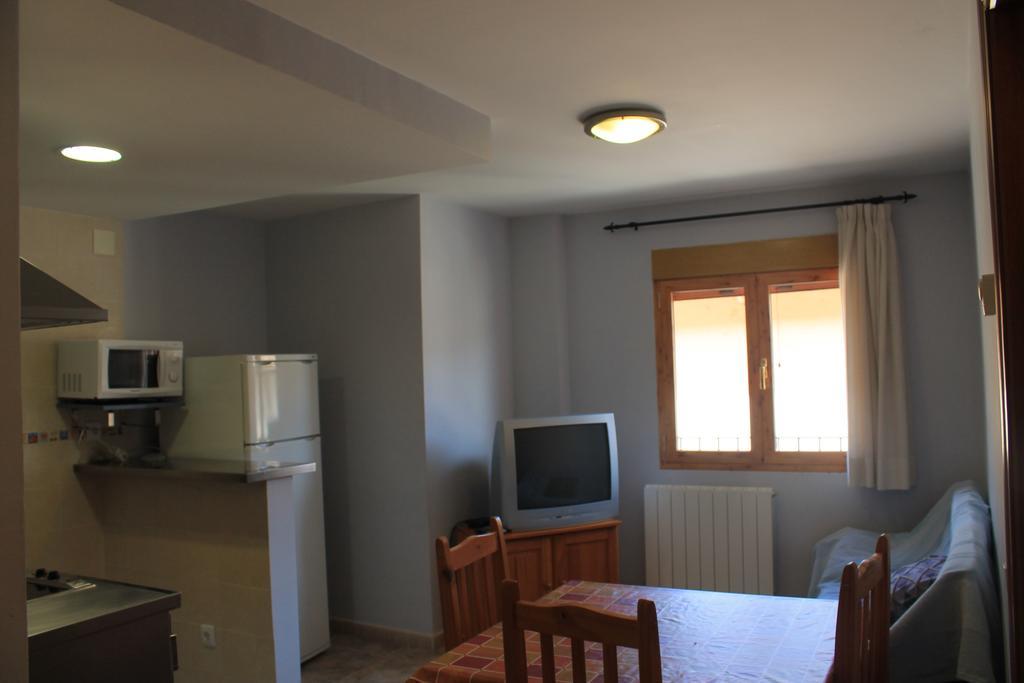 Apartamentos Turisticos Rosario Camarena de la Sierra Ruang foto