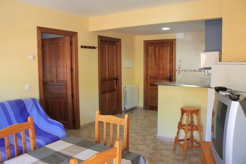 Apartamentos Turisticos Rosario Camarena de la Sierra Ruang foto