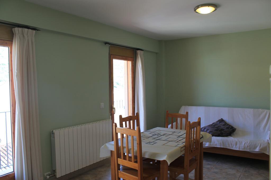 Apartamentos Turisticos Rosario Camarena de la Sierra Ruang foto