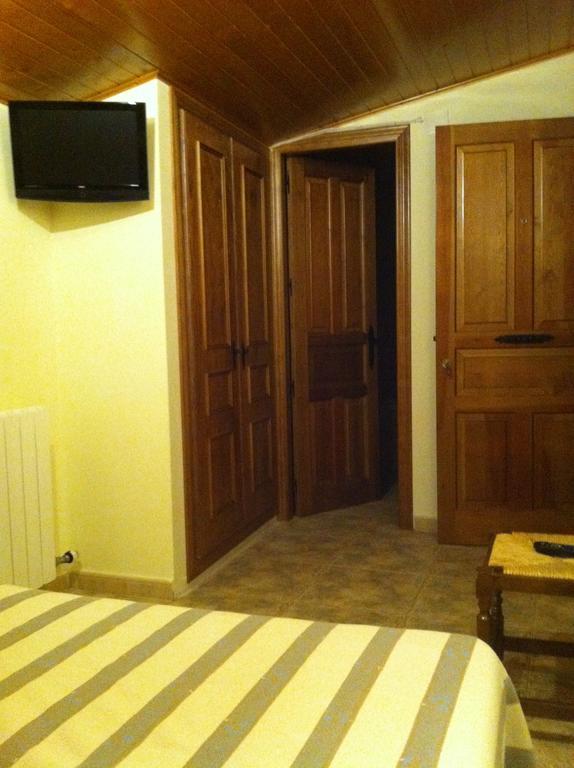 Apartamentos Turisticos Rosario Camarena de la Sierra Bagian luar foto